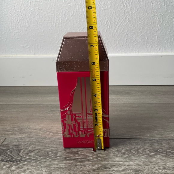 Lancôme Paris Eiffel Tower Empty Metal Box. - Picture 9 of 10